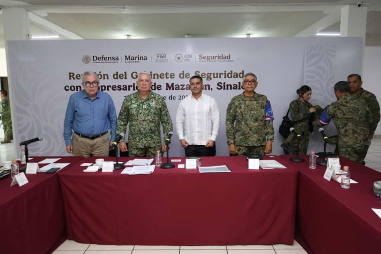 Anuncia gobernador Rocha fortalecimiento de operativos en Mazatl&aacute;n, con elementos de Defensa y SSyPC